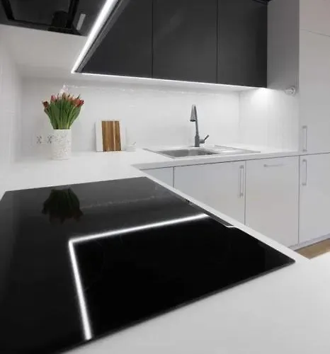 Daire Kwiatkowskiego, Self Check-in, Parking